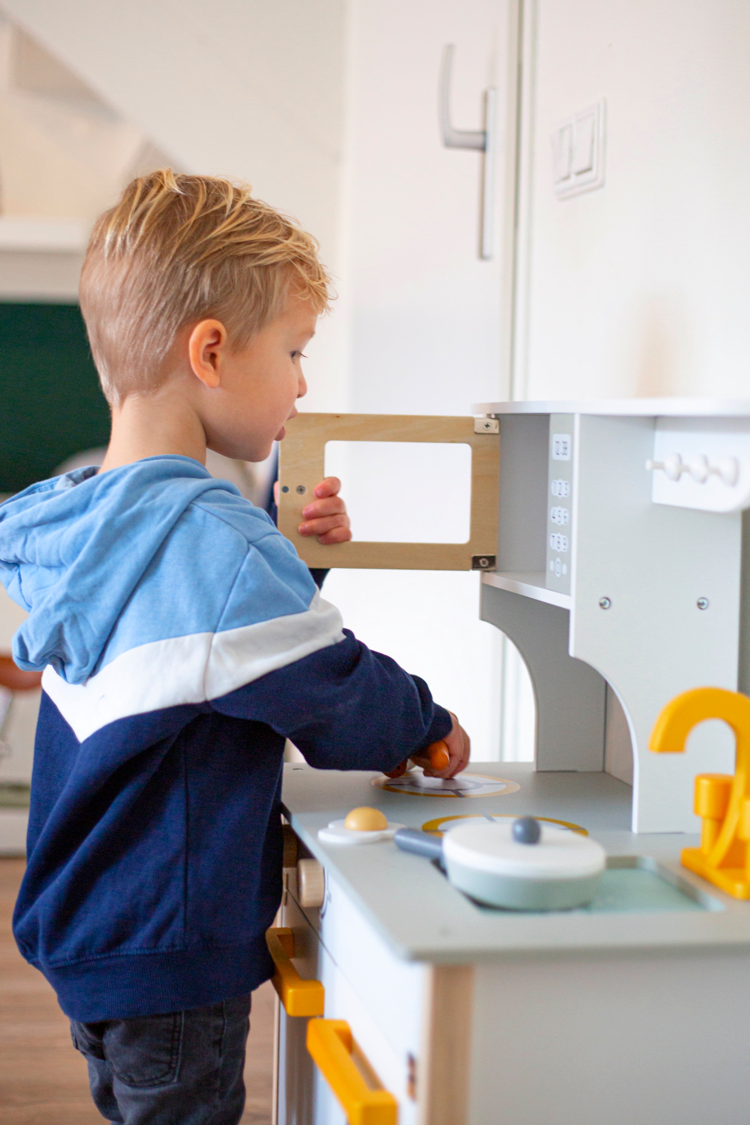 Kinderküche aus Holz