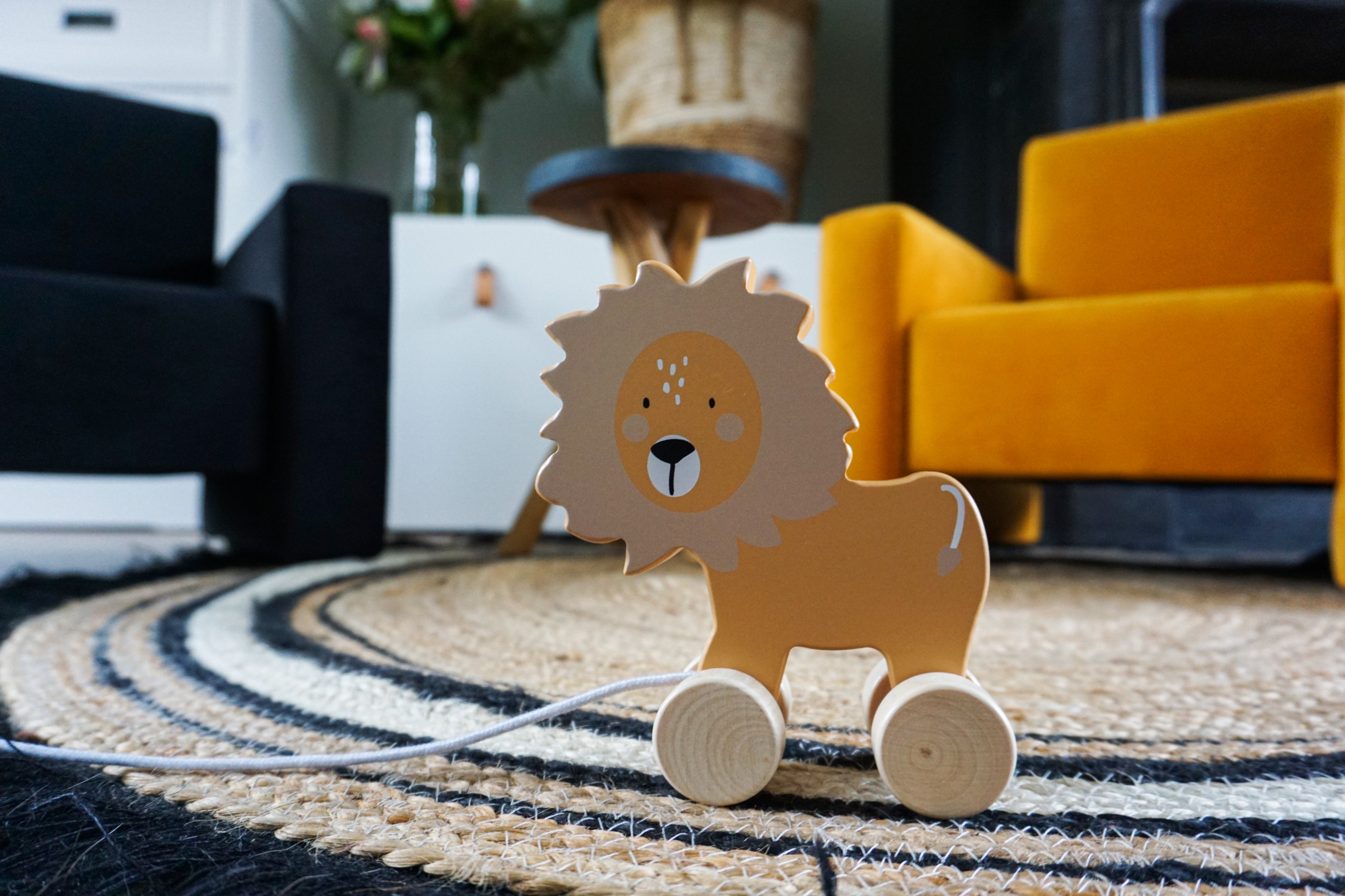 Löwe Nachziehspielzeug aus Holz