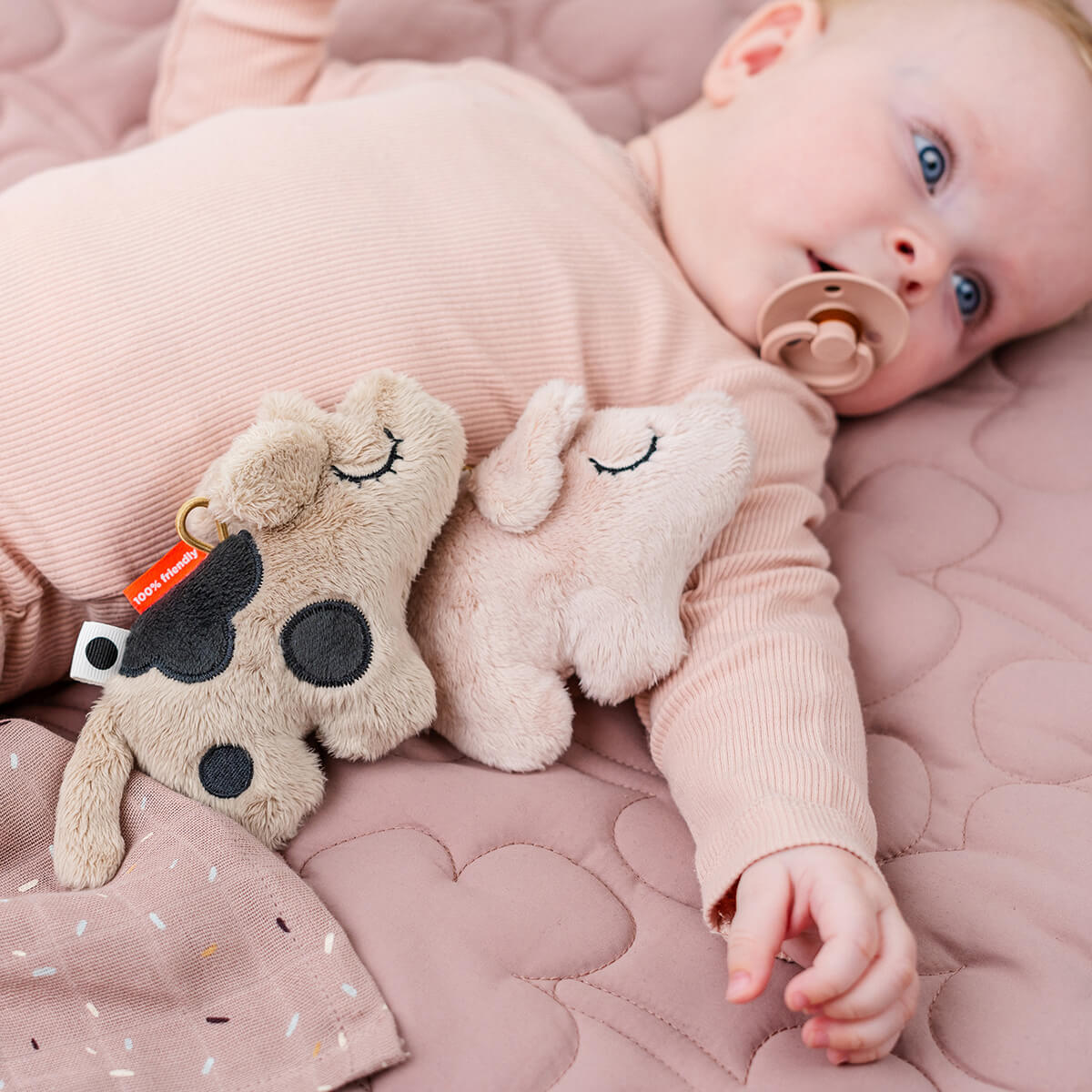 Rassel mit Knistergeräusch - Tiny sensory rattle DONE BY DEER