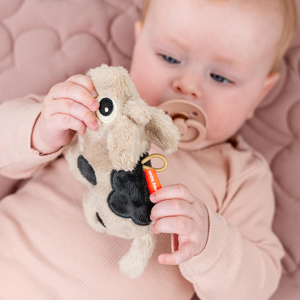 Rassel mit Knistergeräusch - Tiny sensory rattle DONE BY DEER