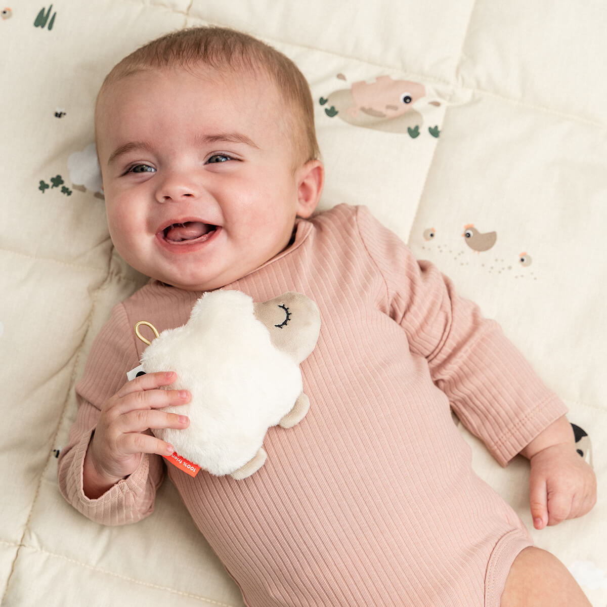 Rassel mit Knistergeräusch - Tiny sensory rattle DONE BY DEER