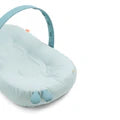 Done by Deer Cozy Lounger mit Aktivitätsbogen „Raffi“ – Blue