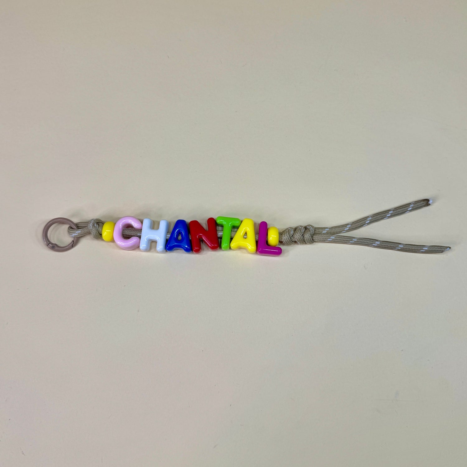 Bunter Schlüsselanhänger mit Namen