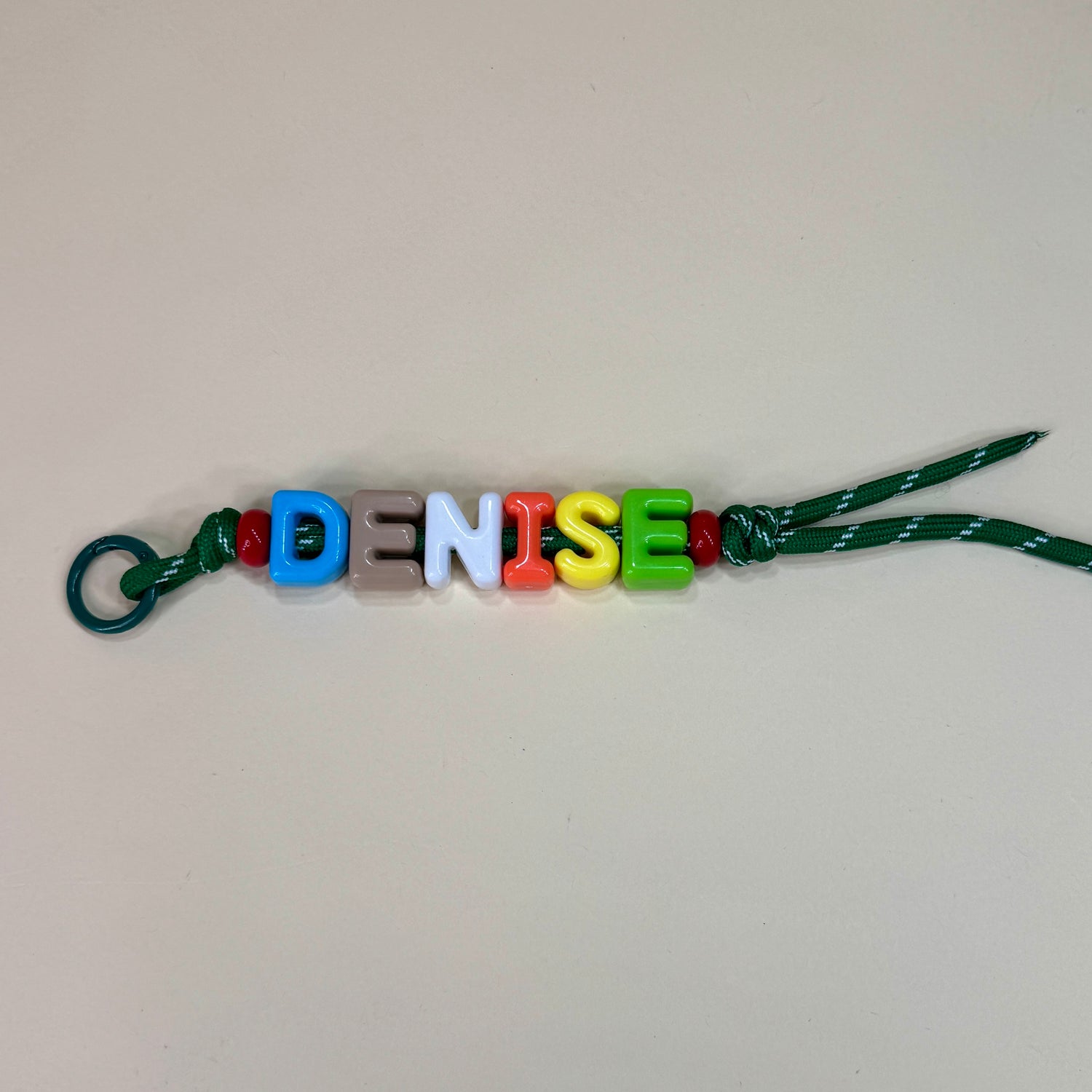 Bunter Schlüsselanhänger mit Namen