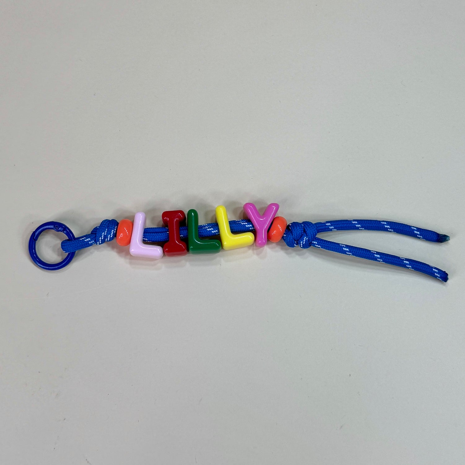 Bunter Schlüsselanhänger mit Namen