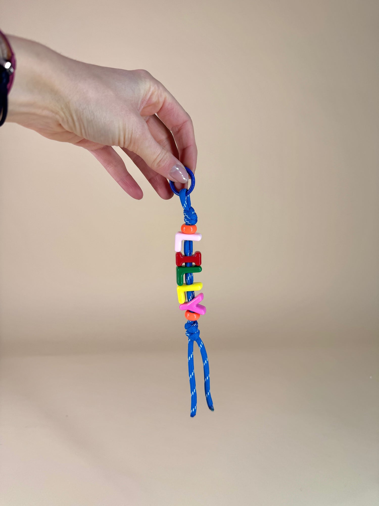 Bunter Schlüsselanhänger mit Namen