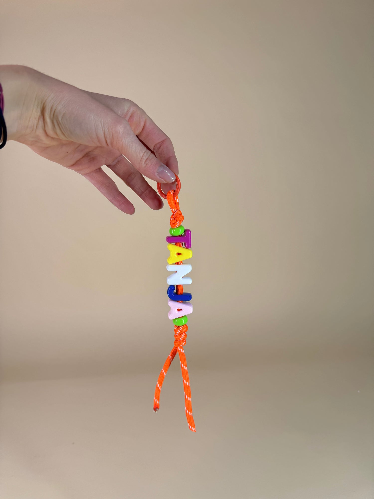 Bunter Schlüsselanhänger mit Namen