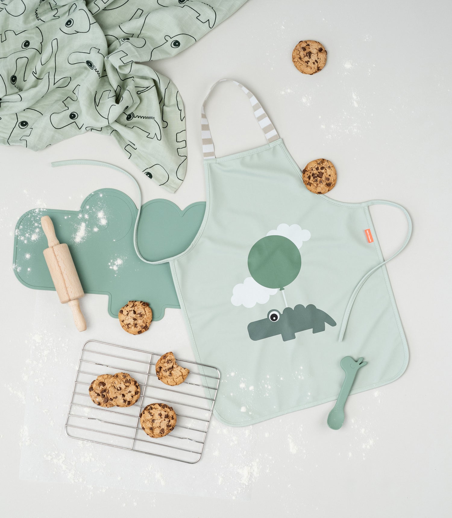 Done by Deer Kinder Schürze/ Backschürze „Fröhliche Wolken“