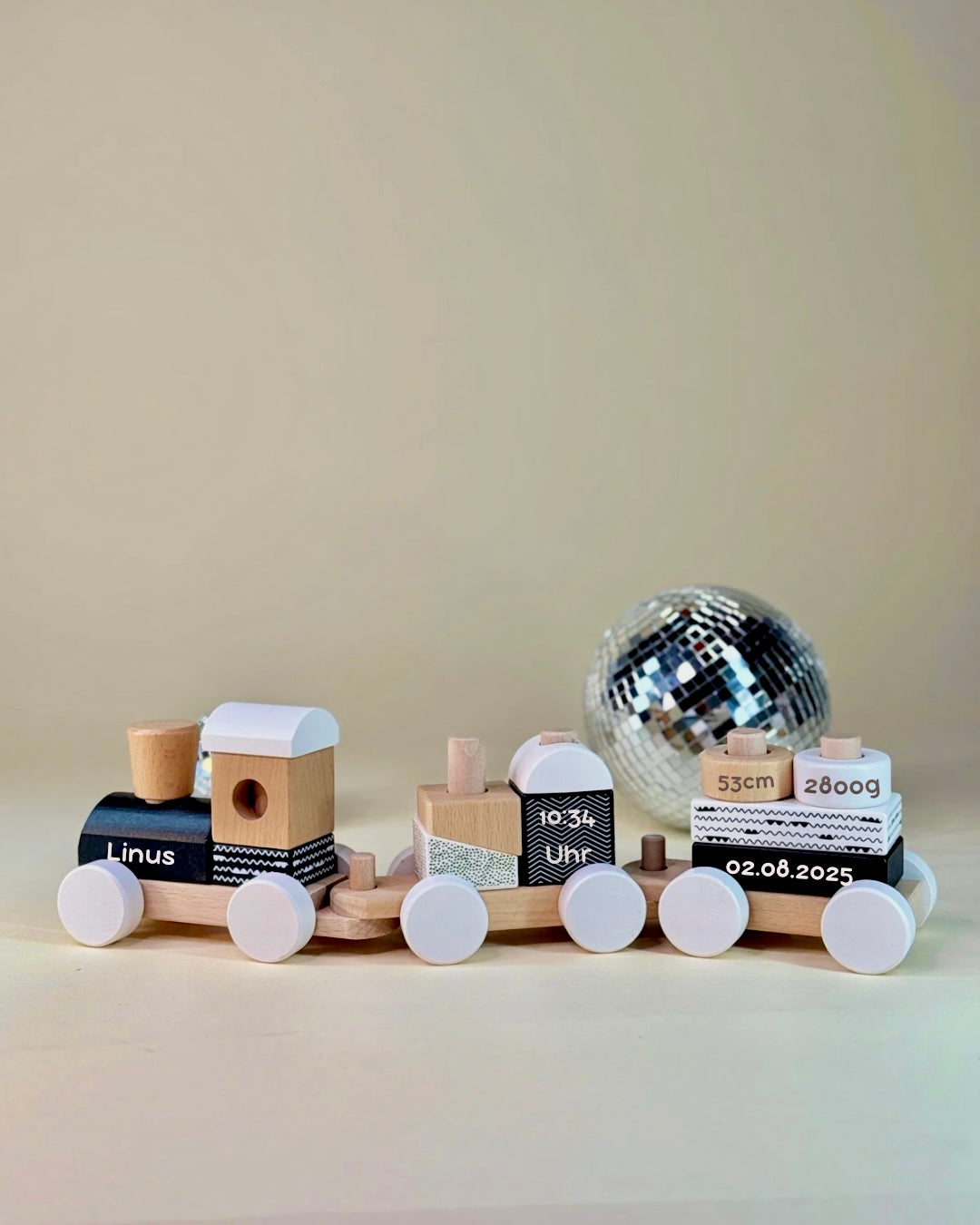 label label Holzeisenbahn Schwarz-Weiß Zug