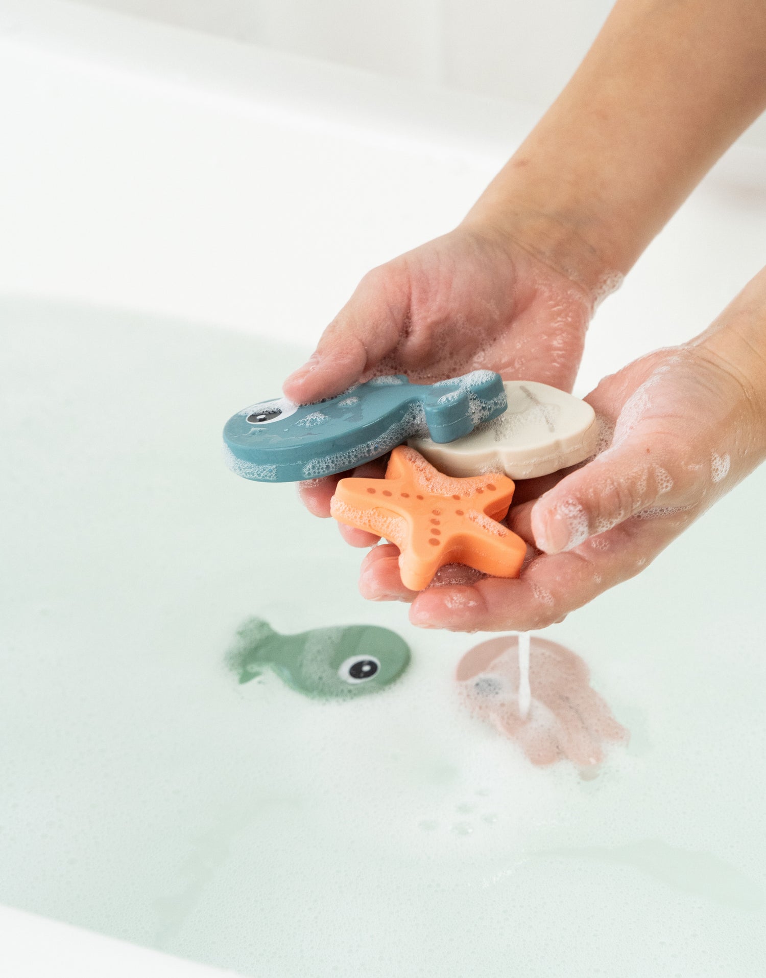 Angelspiel für die Badewanne - Bath fishing toy Sea friends - DONE BY DEER